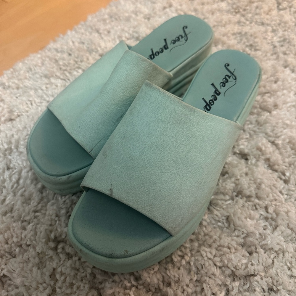 Free People Platform Slides